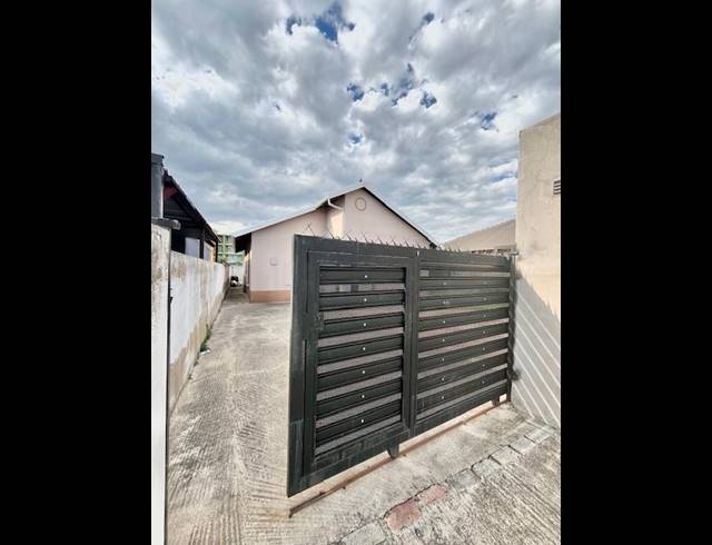 3 BEDROOM HOUSE FOR SALE IN SALFIN
